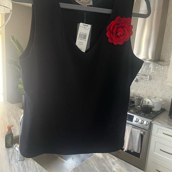 Vintage Pierre Cardin black top with striking red rose ! Xl  new ! Tags attach - Picture 10 of 11